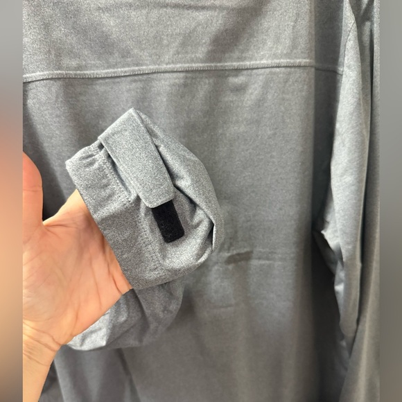 Travis Mathew golf waterproof jacket - Picture 4 of 4